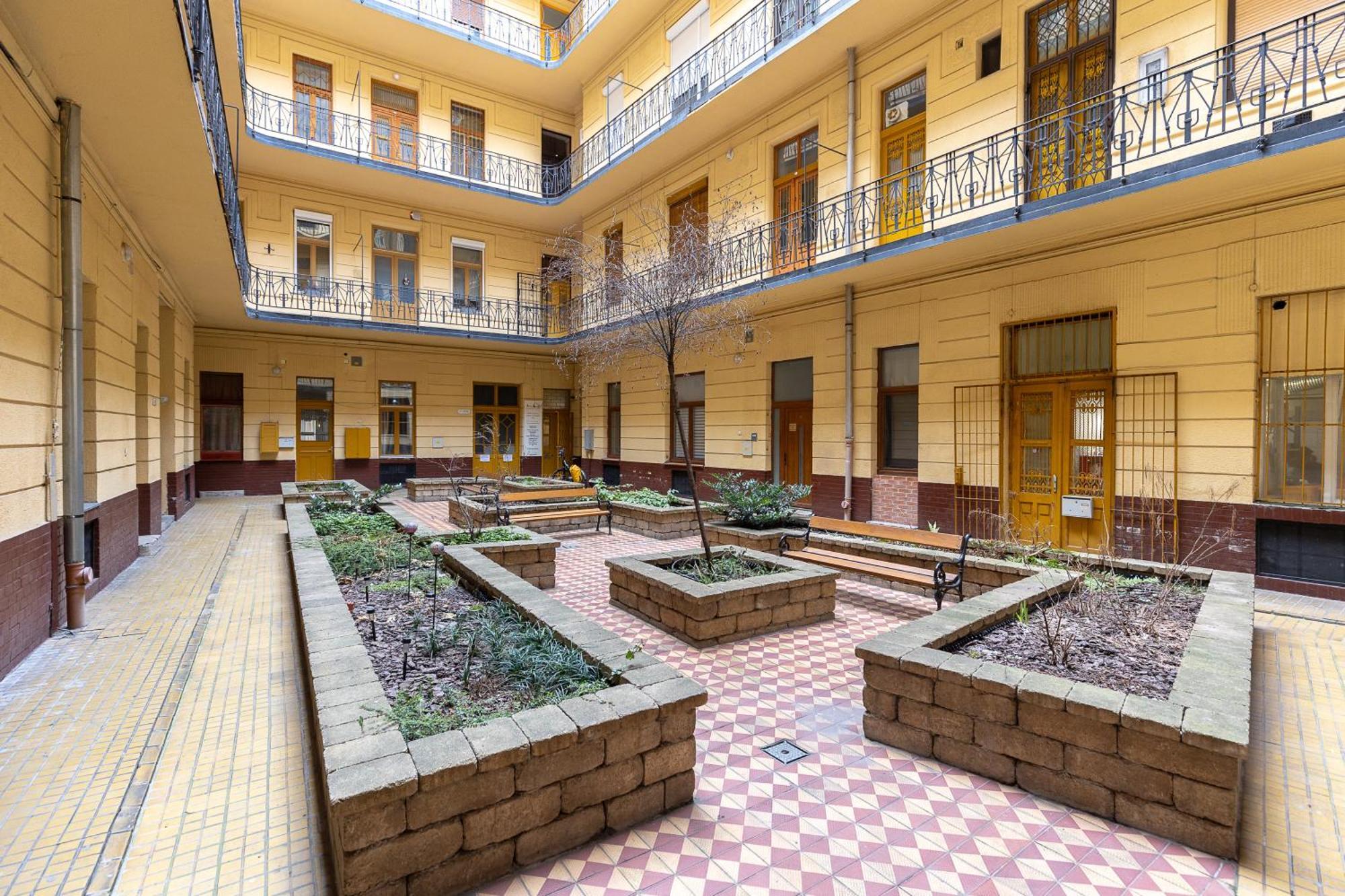 Harmony & Cute - Central Apartments Будапеща Екстериор снимка